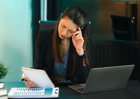Worriedbusinesswoman (1)
